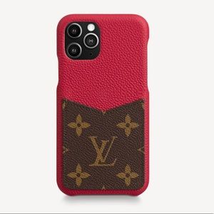 • Louis Vuitton •